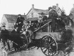 Tourists in front of Kennedy boarding house