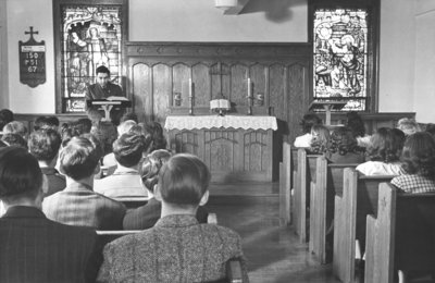 Delton Glebe conducting a service in the Willison Hall chapel