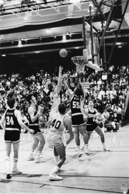 Wilfrid Laurier University men's basketball game, 1988