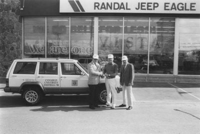 Randal Motors makes a donation to Laurier's football program