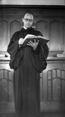 Earle Shelley in the Willison Hall chapel