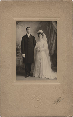 W.H. Knauff and Alberta Ritzer wedding portrait, 1909