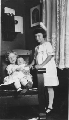 Erika, Hilda and Esther Kupfer