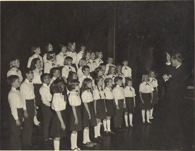 Alfred Kunz conducting the Concordia Children's Choir