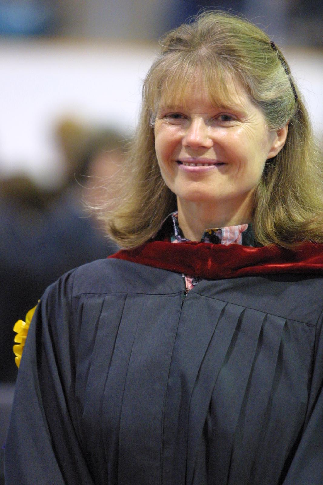 amy-hamilton-at-spring-convocation-2002-laurier-library-images