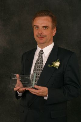 Andrzej Gadomski receiving the Schaus Award, 2003