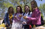 Students getting hot dogs at Victoria Park, 2002