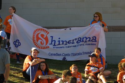 Students holding Shinerama banner Orientation Week, 2001