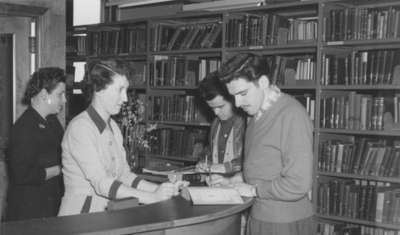 Students and staff in Library in Willison Hall