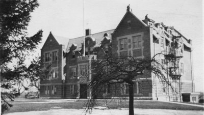 Two students sitting on the roof of Willison Hall