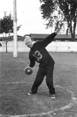 Discus thrower at Waterloo College Invitation Games