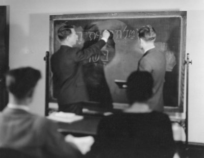 Lloyd Schaus teaching a class