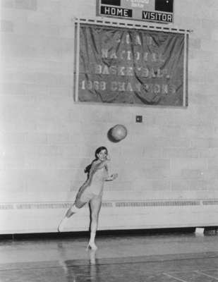 Lynn Ackford playing volleyball