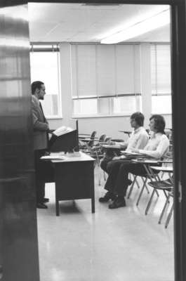 Gerald Noonan lecturing to students