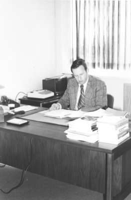 Frank Turner sitting at a desk