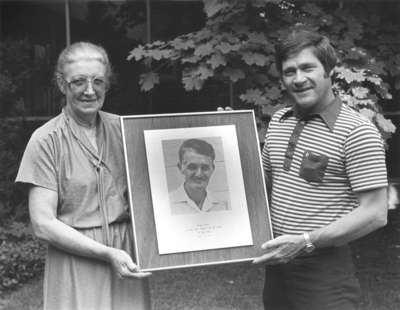 Rich Newbrough presenting portrait to Mavis Lewin