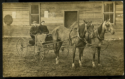 Albert Bourgault et M. Béchard dans un chariot tiré par deux chevaux / Albert Bourgault and M. Béchard in a buggy drawn by two horses