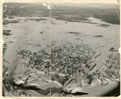 Vue aérienne de Sturgeon Falls / Aerial view of Sturgeon Falls