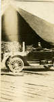 Albert Bourgault dans son automobile / Albert Bourgault in his automobile