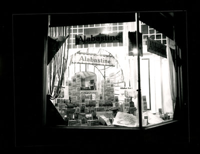 Vitrine d'un commerce / Store window display