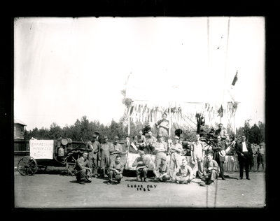 Char allégorique décoré, Sturgeon Falls / Decorated float, Sturgeon Falls