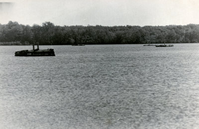 Radeaux sur l'eau, Cache Bay / Rafts on the Water, Cache Bay