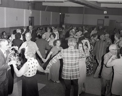 Danse carrée du club de l'âge d'or / Golden-age club square dance