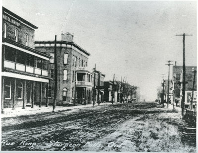 La rue King à Sturgeon Falls / King street in Sturgeon Falls