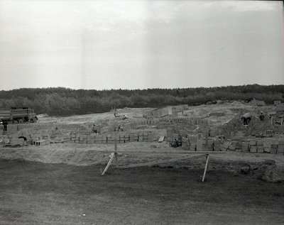 Construction de l'école Christ-Roi, River Valley  / Construction of the Christ-Roi School, River Valley