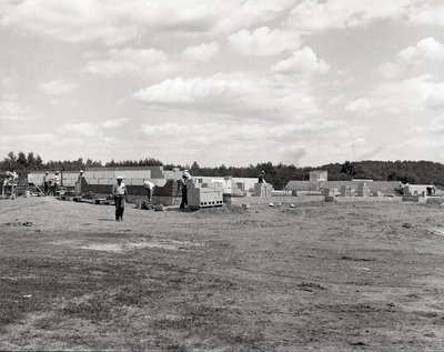 Construction de l'école Christ-Roi, River Valley / Construction of the Christ-Roi School, River Valley