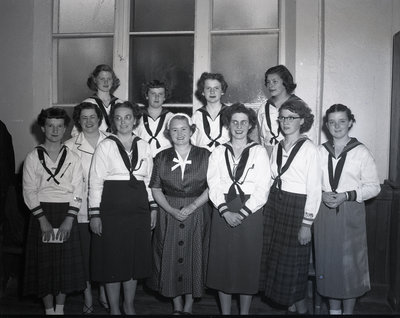 Un groupe de femmes / A Group of Women