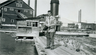 Howard Bain sur le log-boom / Howard Bain on the log boom