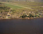 Vue aérienne de la rive / Aerial view of the shore