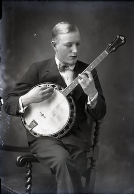 Homme avec un banjo / Man With A Banjo