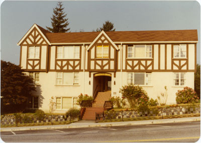 Hollyburn Manor