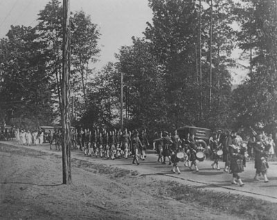 Parade for Dedication, Memorial Arch