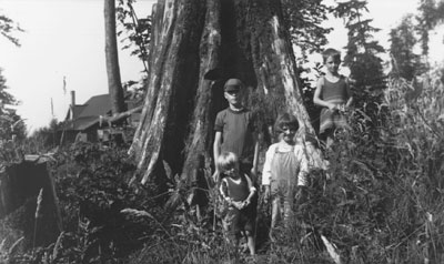 Lunn family (clockwise - George, Leonore, Bertie, and Doug)