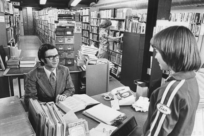 Librarians Roy Hunter & Patricia Gares