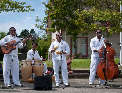 El Grupo Cubano at Ambleside Pier