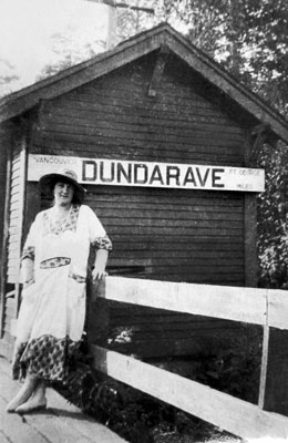 Dundarave Sign & Woman