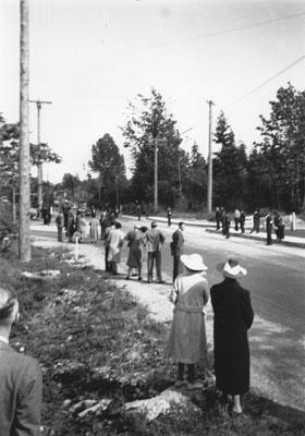 Crowd Waiting for King George & Queen Elizabeth