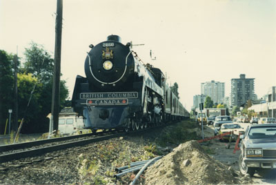 Royal Hudson passing by Bellevue Avenue and 14th Street