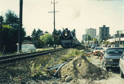 Royal Hudson passing by Bellevue Avenue and 14th Street