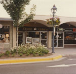 Stores on Marine Drive in Dundarave, between 23rd & 25th Streets