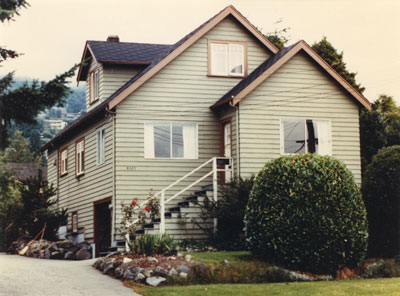 St. Anthony's Church rectory at 2337 Inglewood Avenue