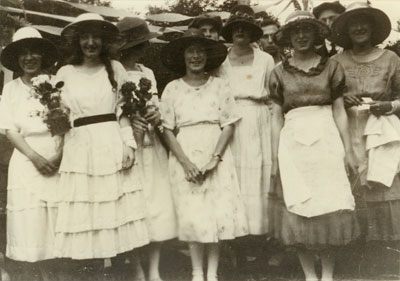 Group Portrait: Bea Yates, Evelyn Johnson, Edith Yates, Gladys Ford, Muriel Johnson & Bill Grout