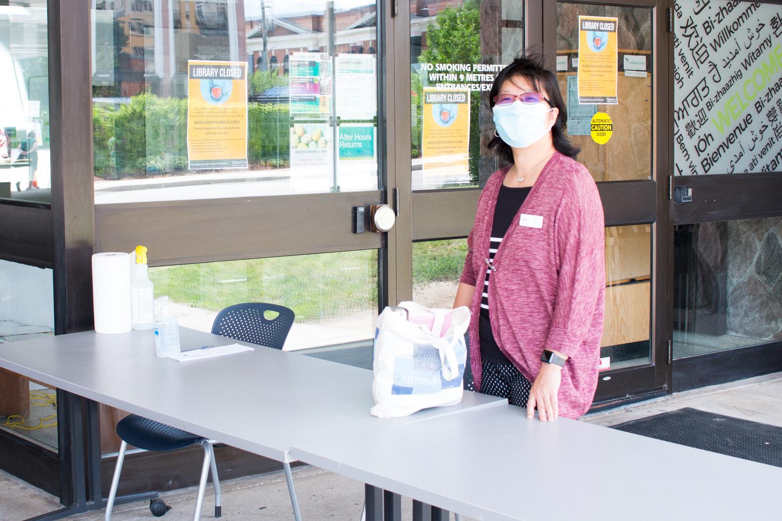 Curbside Pickup at Waterloo Public Library, Waterloo