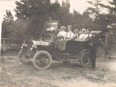 Women in Early Automobile