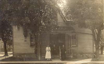 Women in Front of House