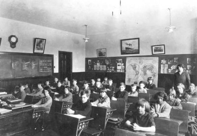 Dundas Street School Grades 3 and 4, 1928